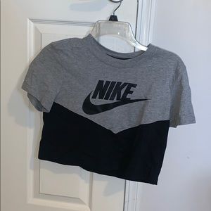 Cropped Nike Tee